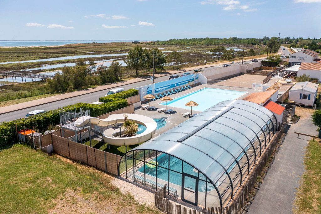 ESPACE-AQUATIQUE-DU-CAMPING-LA-BELLE-HENRIETTE-A-LA-TRANCHE-SUR-MER