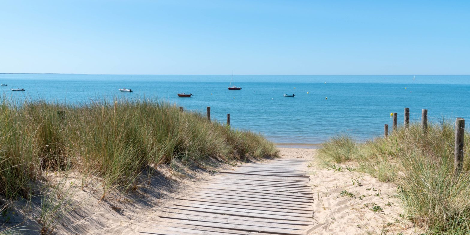 PLAGE-PRES-DU-CAMPING-EN-VENDEE
