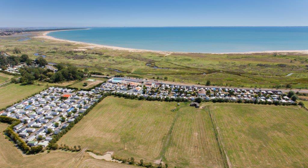VUE-AERIENNE-DU-CAMPING-BELLE-HENRIETTE-A-LA-TRANCHE-SUR-MER