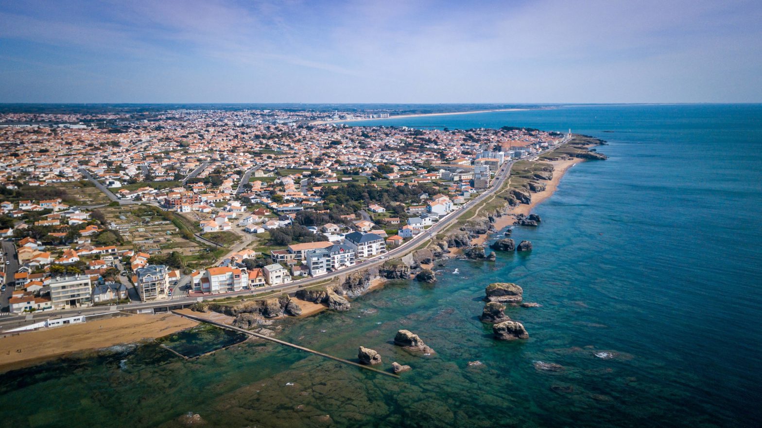 VUE-AERIENNE-SUR-LE-LITTORAL-DE-SAINT-HILAIRE-DE-RIIEZ